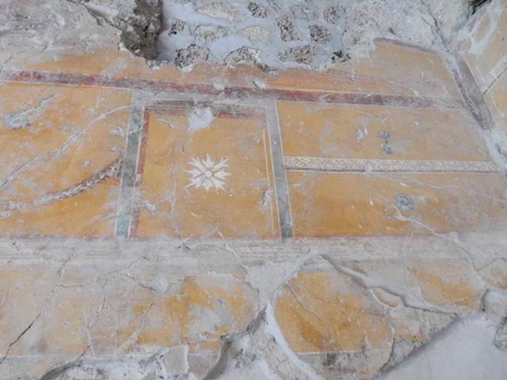 II.9.4, Pompeii. May 2018. Room 8, detail from upper south wall. Photo courtesy of Buzz Ferebee.