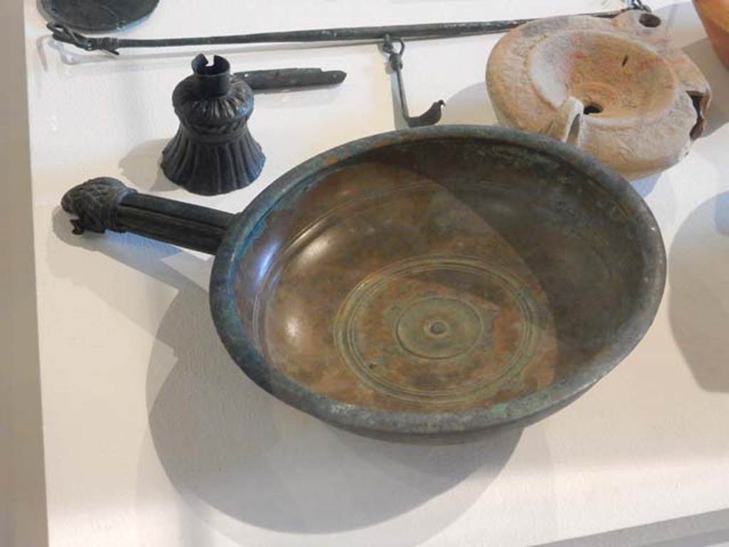 II.9.4, Pompeii. May 2018. Room 8, display items. Photo courtesy of Buzz Ferebee.
