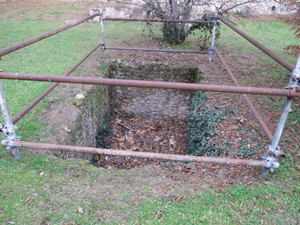 II.9.4 Pompeii. December 2007.  Garden area.  Pool?  
