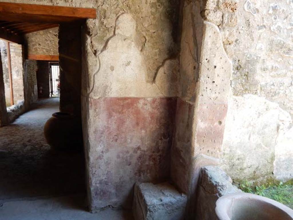 II.9.5 Pompeii, May 2018.
Looking west along corridor towards entrance doorway, from two-sided peristyle 6. Photo courtesy of Buzz Ferebee.