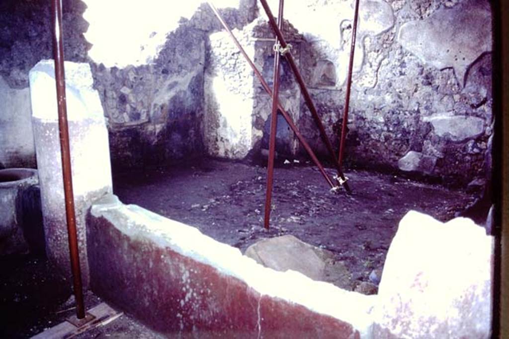 II.9.5 Pompeii. 1984. Room 6, looking north-west towards household shrine or lararium and niche in peristyle at rear of property.
Source: The Wilhelmina and Stanley A. Jashemski archive in the University of Maryland Library, Special Collections (See collection page) and made available under the Creative Commons Attribution-Non Commercial License v.4. See Licence and use details. J84f0086