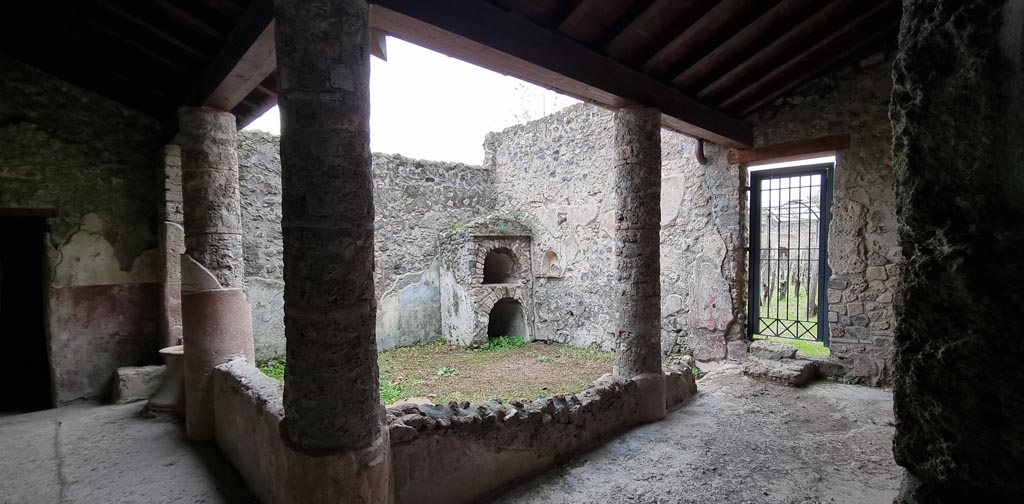 II.9.5 Pompeii, December 2023.
Peristyle 6, looking west along south portico, from doorway of room 7. Photo courtesy of Miriam Colomer.