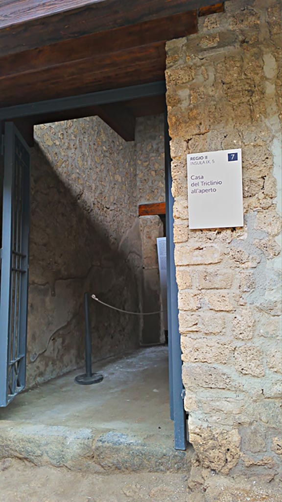 II.9.5 Pompeii, 2017/2018/2019.
Entrance doorway. Photo courtesy of Giuseppe Ciaramella.