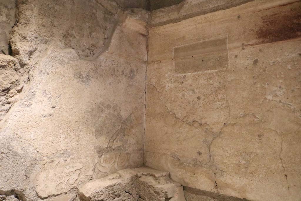 II.9.5 Pompeii. December 2018.
Room 5, looking towards south wall and south-west corner with remaining stucco. Photo courtesy of Aude Durand.