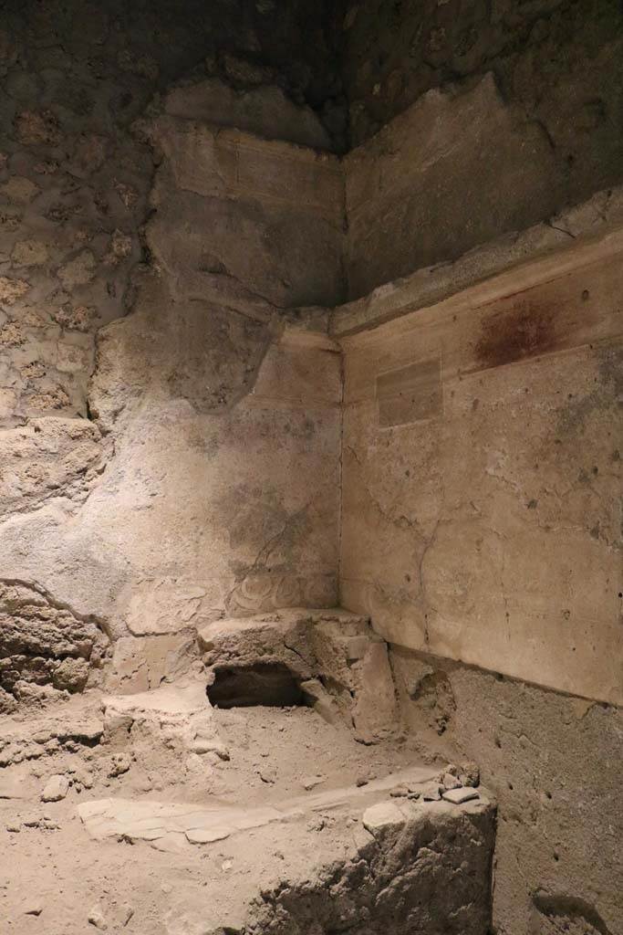 II.9.5 Pompeii. December 2018.
Room 5, looking towards south-west corner with remaining stucco. Photo courtesy of Aude Durand.