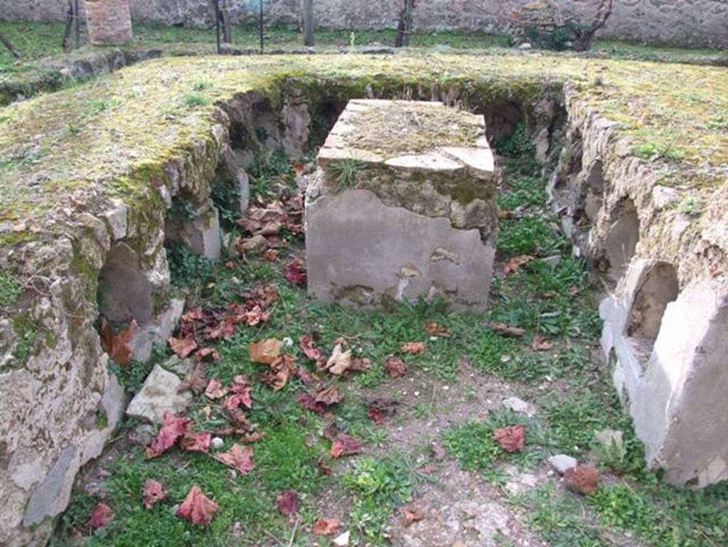 II.9.7. Garden entrance to House of Summer Triclinium. December 2007. Table in centre of triclinium.