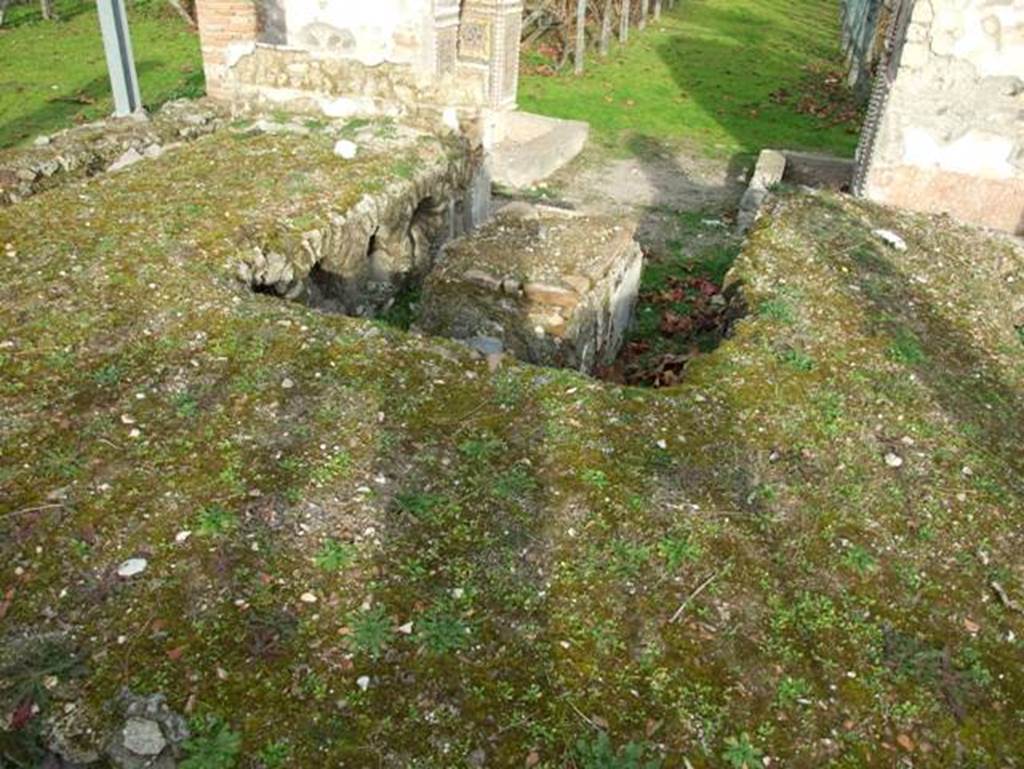 II.9.7. Garden entrance to House of Summer Triclinium. December 2007. Triclinium.