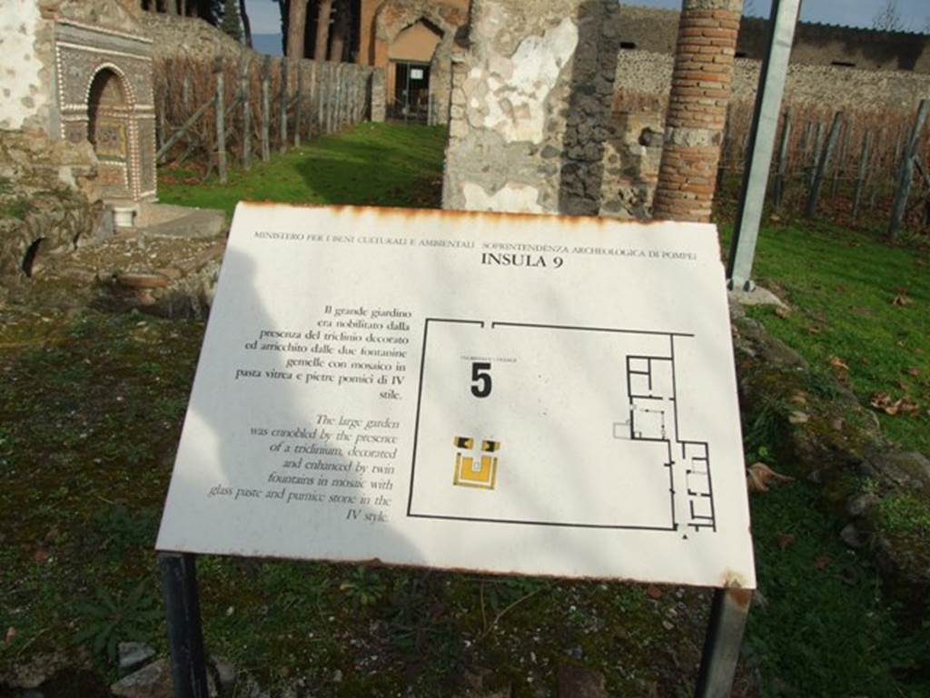 II.9.7. Garden entrance to House of Summer Triclinium. December 2007. Notice in garden saying: The large garden was ennobled by the presence of a triclinium decorated and enhanced by twin fountains in mosaic with glass paste and pumice stone in the IV style.