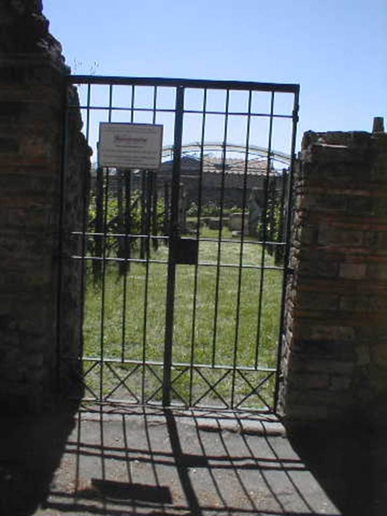 II.9.7. Garden entrance to House of Summer Triclinium. May 2005.