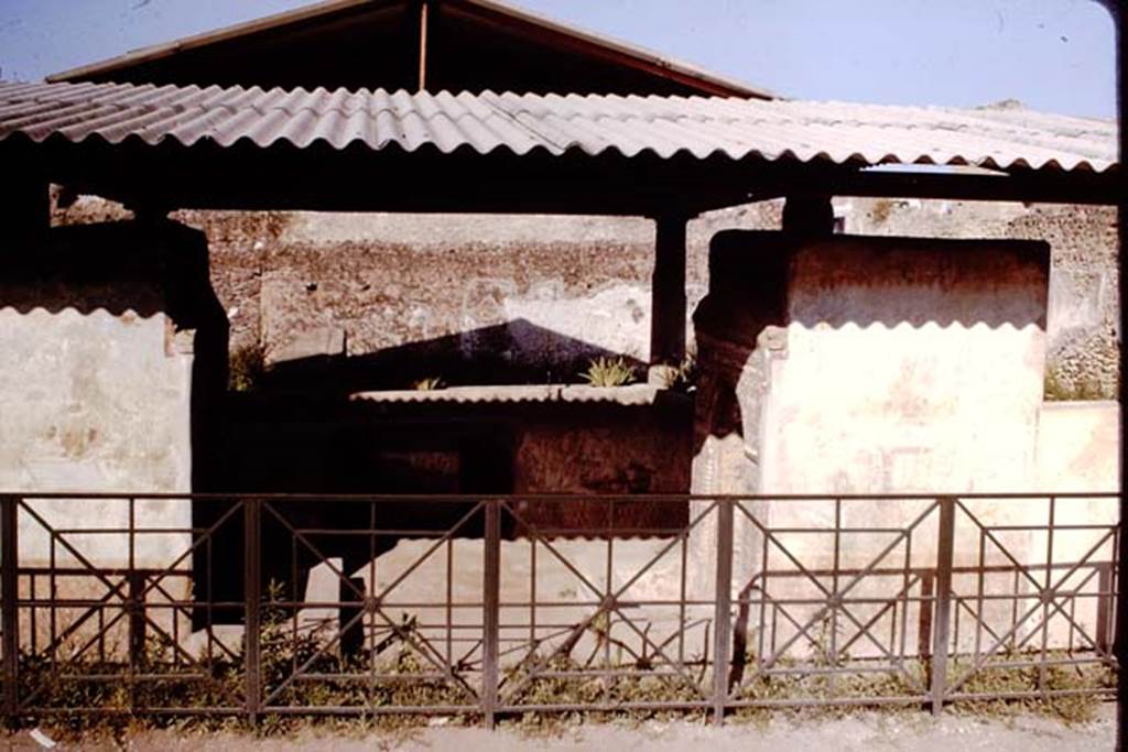 II.9.7 Pompeii. 1964. Looking west towards the two fountain and triclinium. Photo by Stanley A. Jashemski.
Source: The Wilhelmina and Stanley A. Jashemski archive in the University of Maryland Library, Special Collections (See collection page) and made available under the Creative Commons Attribution-Non Commercial License v.4. See Licence and use details.
J64f1561