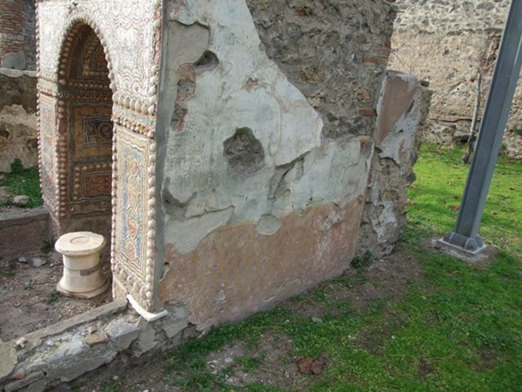 II.9.7. Garden entrance to House of Summer Triclinium. December 2007. Fountain or Nymphaeum on the north side. East face.