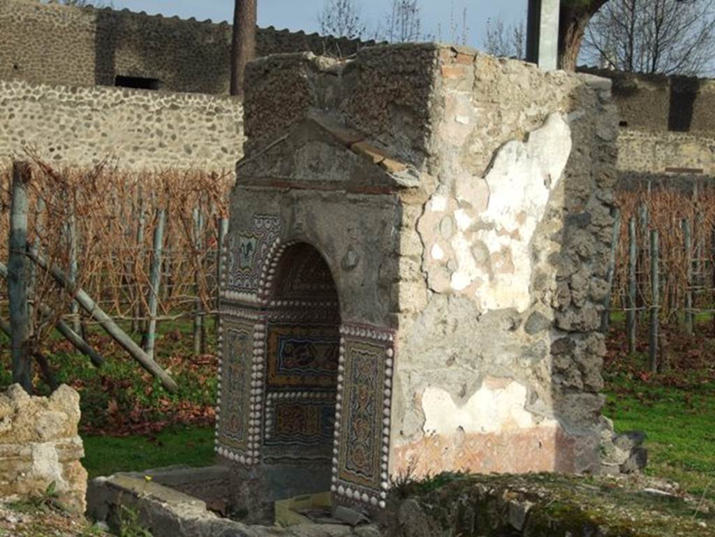 II.9.7. Garden entrance to House of Summer Triclinium. December 2007. Fountain on south side.
