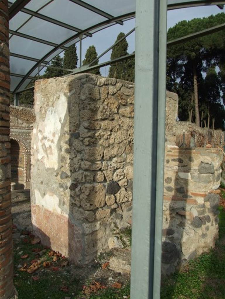 II.9.7. Garden entrance to House of Summer Triclinium. December 2007. West and south face of south fountain.