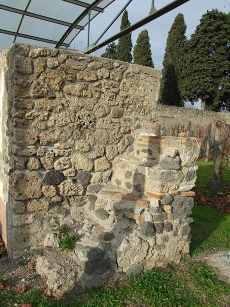 II.9.7. Garden entrance to House of Summer Triclinium. December 2007. Stone steps on south face of south fountain.