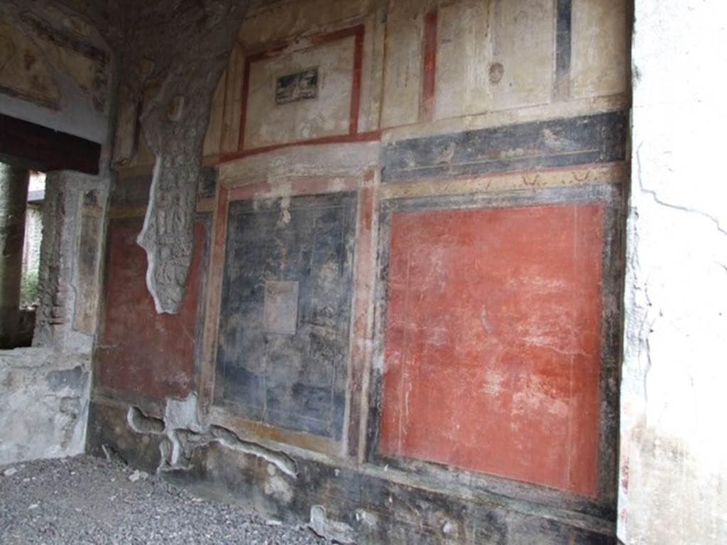 III.2.1 Pompeii.  March 2009.  Room 9.  Tablinum.  East wall.