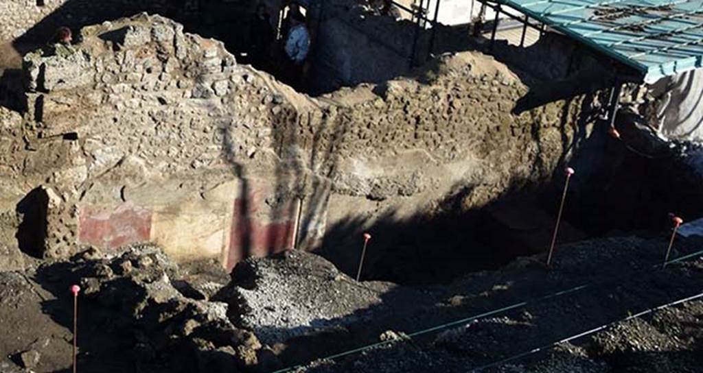 III.3.5 Pompeii. December 2017. East wall under re-excavation.
According to Della Corte, this shop was originally excavated for a considerable part on its eastern side.
See Della Corte, M., 1965. Case ed Abitanti di Pompei. Napoli: Fausto Fiorentino. (p.350-51).