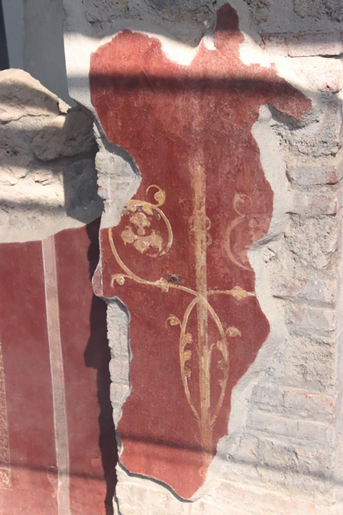 III.3.6 Pompeii. October 2023.
Detail of painted decoration on pilaster in east wall. Photo courtesy of Klaus Heese.