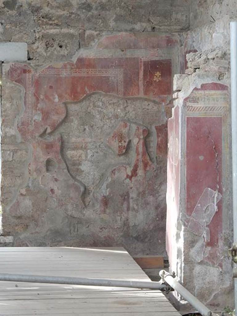 III.3.6 Pompeii. May 2017. North wall, on left, and painted pillar, on right. Photo courtesy of Buzz Ferebee.