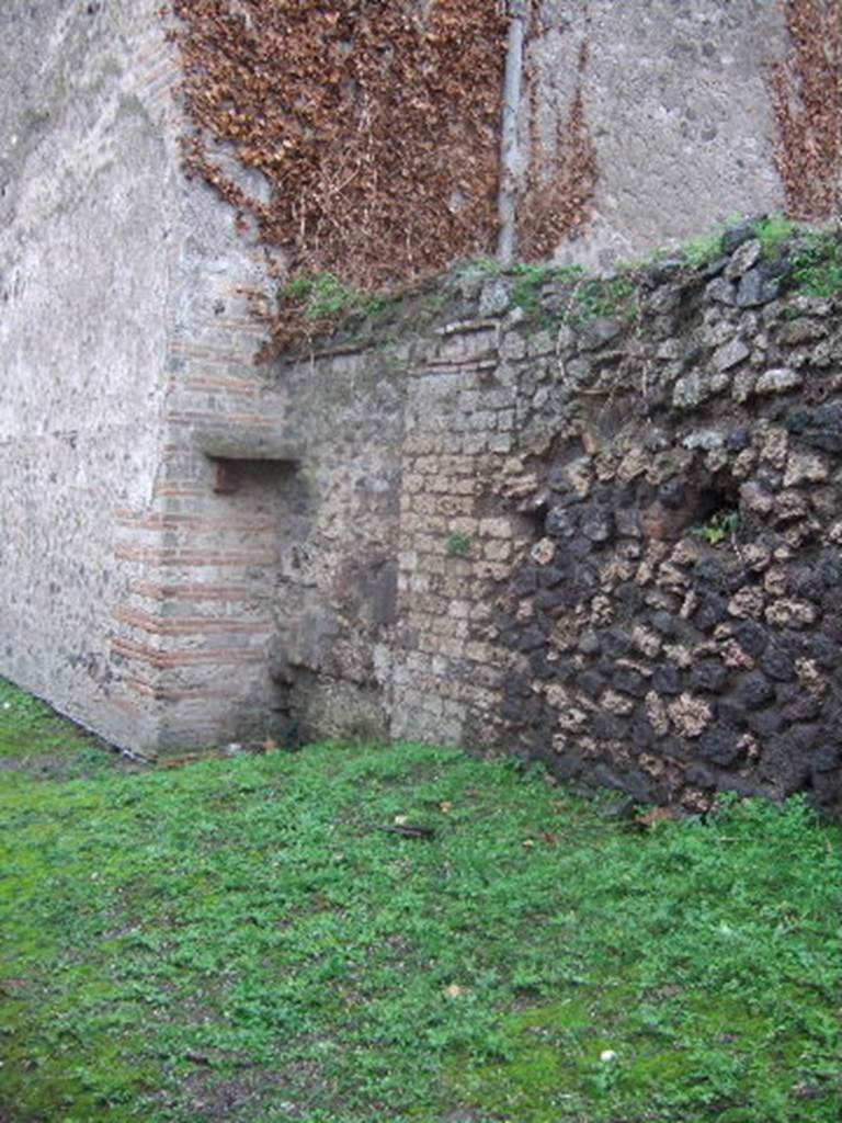 III.3.6 Pompeii. December 2005. East wall in side road.
