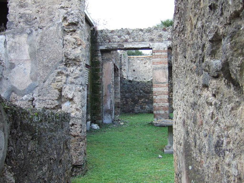 III.4.2 Pompeii.  December 2005.  Looking north from entrance.  