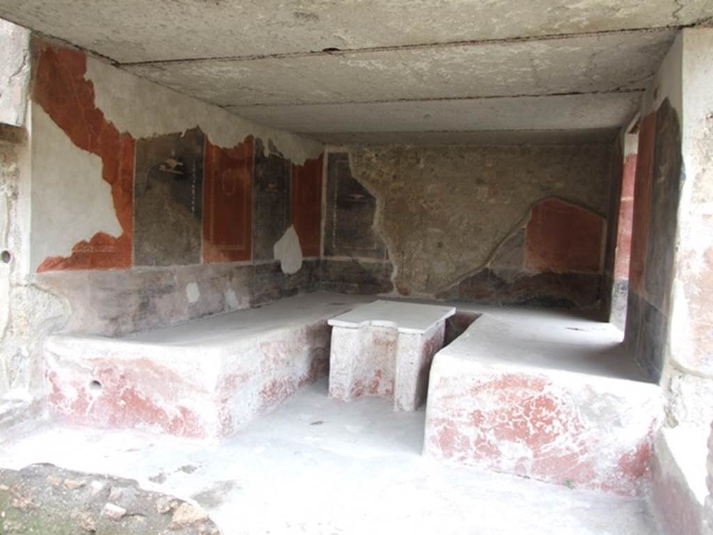 III.4.3 Pompeii. March 2009. Room 3. Triclinium seen from garden area.