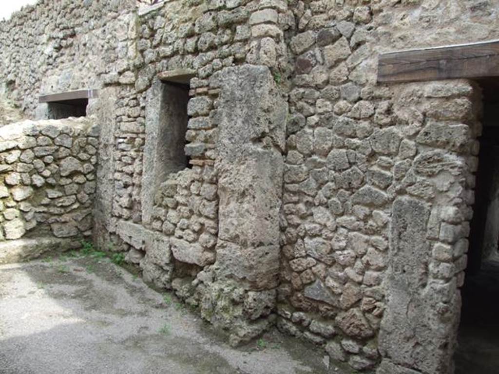 III.4.3 Pompeii. March 2009. Room 4. South wall.