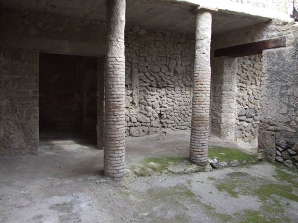 III.4.3 Pompeii. March 2009. Room 12. North portico of courtyard garden, with door to room 13. Looking north.