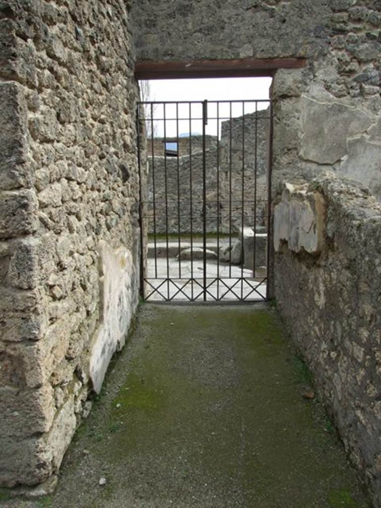 III.4.3 Pompeii. March 2009. Room 21. Entrance corridor from III.4.2, looking south.