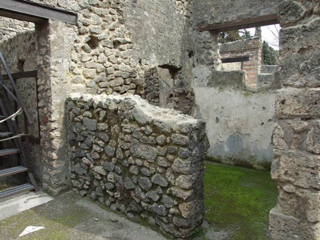 III.4.3 Pompeii. March 2009. Room 22, on east side of entrance corridor.