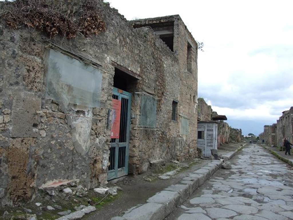 III.4.3 Pompeii. December 2006. Looking east along Via dell’Abbondanza.
