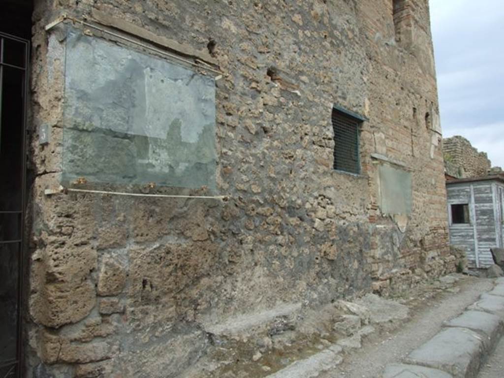 III.4.3 Pompeii. March 2009. East end of front wall. According to Varone and Stefani, under the glass protection on the right (east) side of the doorway would have been CIL IV 7699, 7700 and 7703. The square window was the location of original entrance, now blocked. On the right of the square window under another glass protection can be seen CIL IV 7711.  See Varone, A. and Stefani, G., 2009. Titulorum Pictorum Pompeianorum, Rome: L’erma di Bretschneider, (p.254-276)

According to Epigraphik-Datenbank Clauss/Slaby (See www.manfredclauss.de), these read as –

IIv(irum) 
i(ure) d(icundo) 
/ 
Ceium  Secundum 
o(ro)  v(os)  f(aciatis)      [CIL IV 7699]

A(ulum)  Suettium  Certum  II(virum) 
d(ignum)  r(ei)  p(ublicae)  o(ro)  v(os) f(aciatis)      [CIL IV 7700] 

Veientonem  aed(ilem) 
Polites  vigila       [CIL IV 7703]

L(ucium)  Sextilium 
[       [CIL IV 7711]

