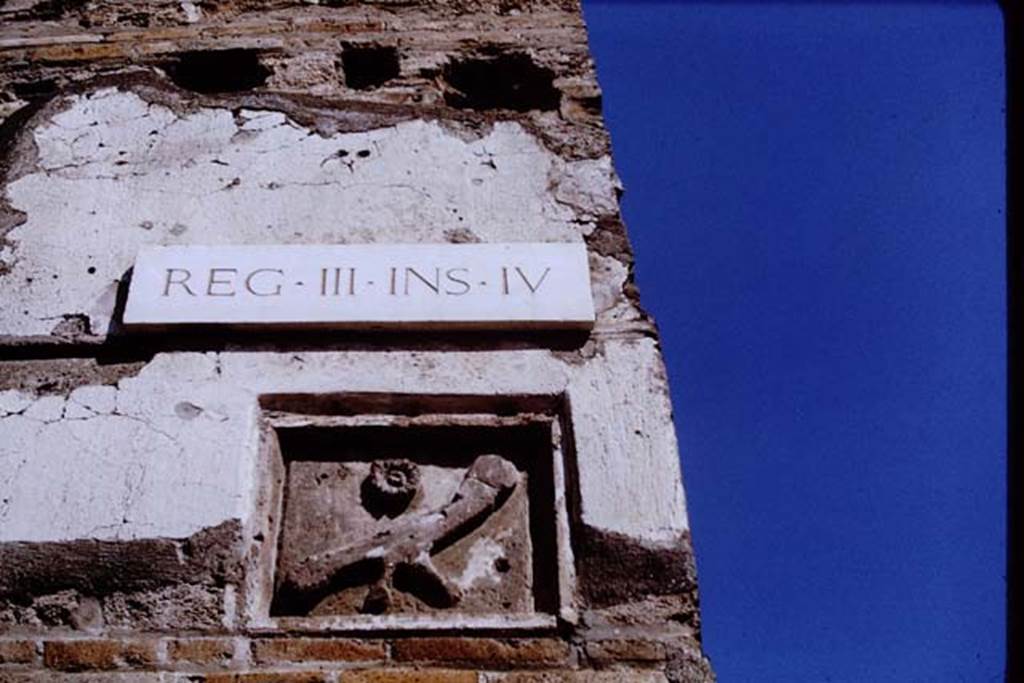III.4.3 Pompeii, 1968. Plaque on east end of insula, in south-east corner. Photo by Stanley A. Jashemski.
Source: The Wilhelmina and Stanley A. Jashemski archive in the University of Maryland Library, Special Collections (See collection page) and made available under the Creative Commons Attribution-Non Commercial License v.4. See Licence and use details.
J68f0333