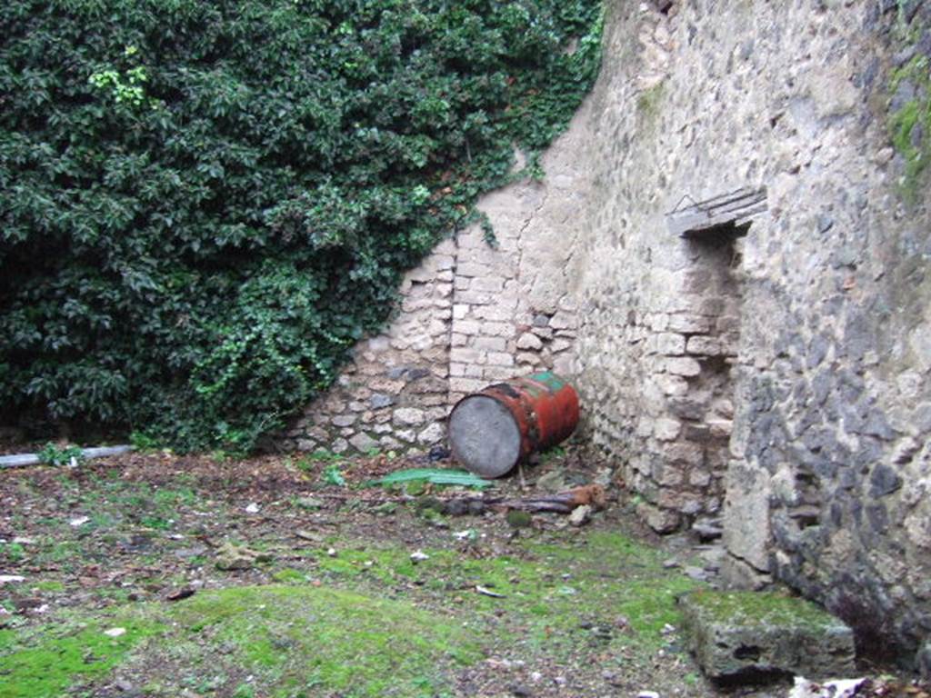 III.4.a Pompeii. December 2006. South east corner.