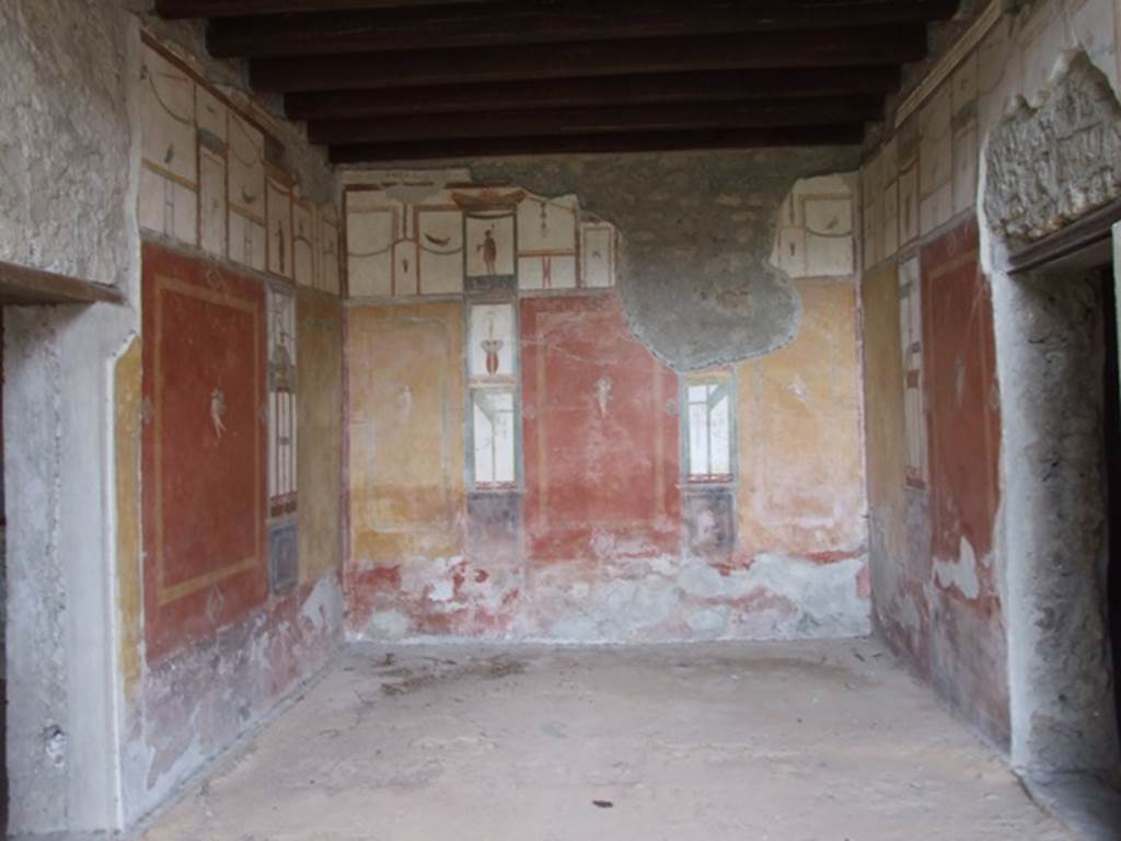 III.4.b. Pompeii. March 2009. Room 4. Exedra. Looking north.
