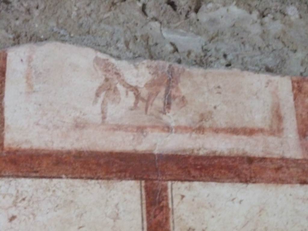 III.4.b Pompeii. March 2009. Room 5, upper south wall of triclinium with remains of painted panel.