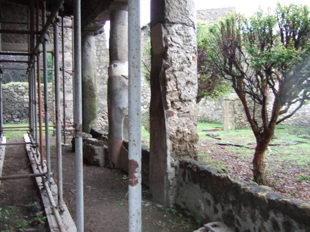 III.4.b. Pompeii. December 2005. Looking east along the north portico.