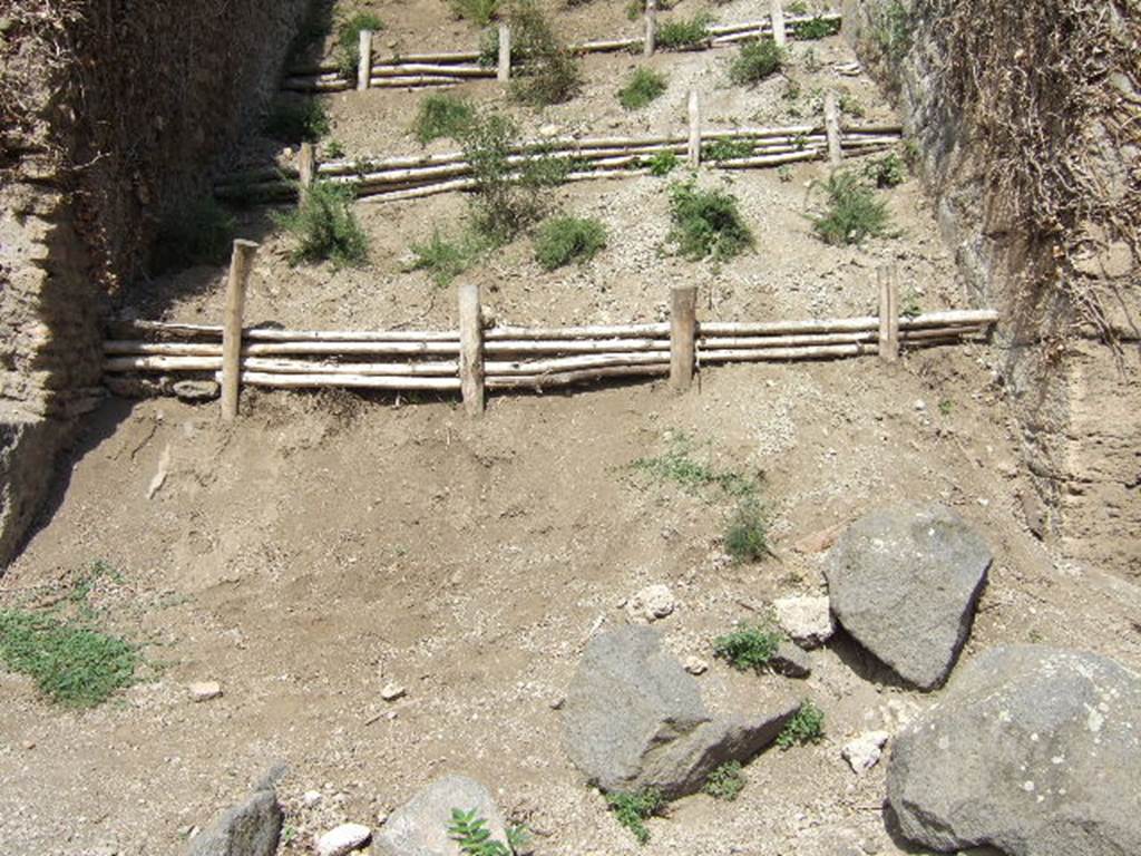 III.6.6 Pompeii. September 2005. Unexcavated roadway, looking north. III.7