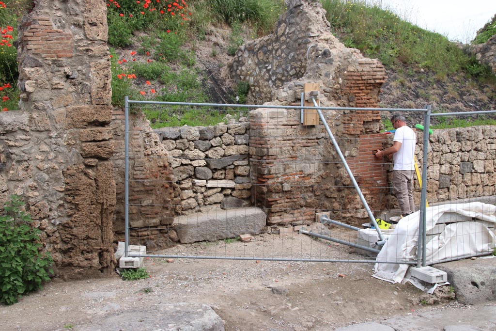 III.7.4 Pompeii. May 2024. Looking towards entrance doorway. Photo courtesy of Klaus Heese.