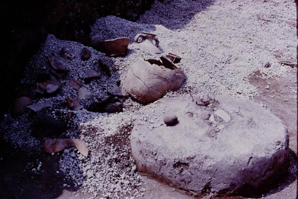 III.7 Pompeii. 1976. Objects emerging from the lapilli. Photo by Stanley A. Jashemski.
Source: The Wilhelmina and Stanley A. Jashemski archive in the University of Maryland Library, Special Collections (See collection page) and made available under the Creative Commons Attribution-Non Commercial License v.4. See Licence and use details. J76f0426