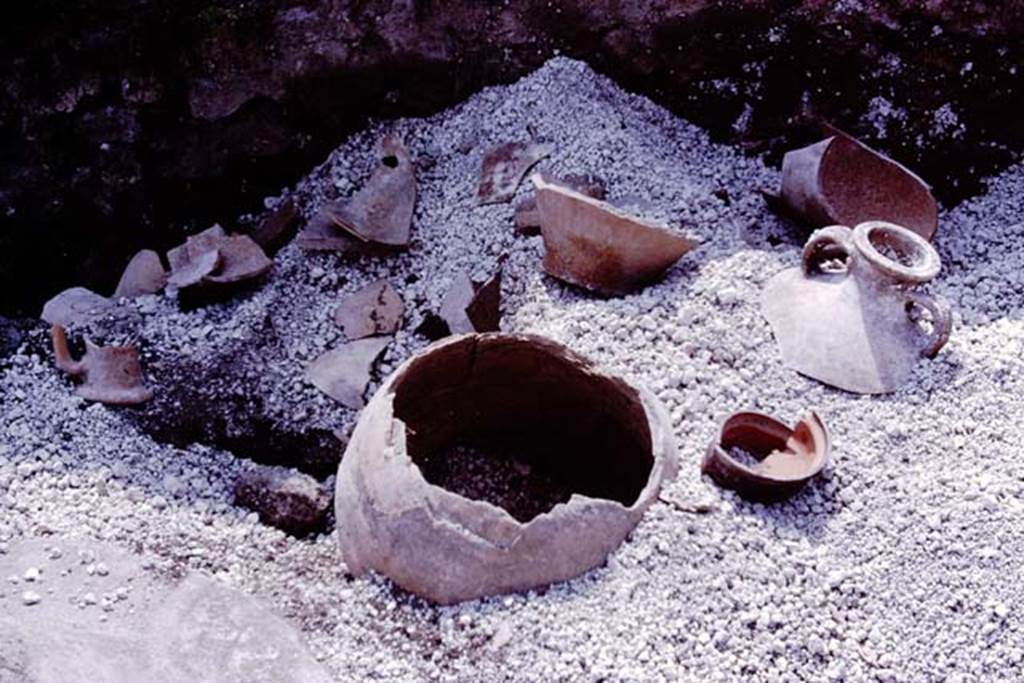 III.7 Pompeii. 1976. Objects emerging from the lapilli. Photo by Stanley A. Jashemski.
Source: The Wilhelmina and Stanley A. Jashemski archive in the University of Maryland Library, Special Collections (See collection page) and made available under the Creative Commons Attribution-Non Commercial License v.4. See Licence and use details. J76f0427