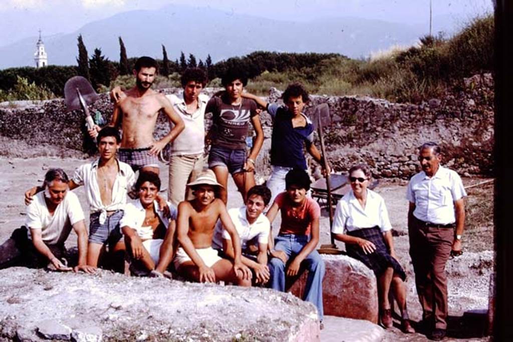 III.7 Pompeii. 1976. Wilhelmina’s workers resting on the triclinium. Photo by Stanley A. Jashemski.
Source: The Wilhelmina and Stanley A. Jashemski archive in the University of Maryland Library, Special Collections (See collection page) and made available under the Creative Commons Attribution-Non Commercial License v.4. See Licence and use details. J76f0443