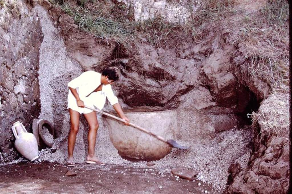 III.7 Pompeii. 1976. Discovery of a perfectly preserved cistern puteal. Photo by Stanley A. Jashemski.
Source: The Wilhelmina and Stanley A. Jashemski archive in the University of Maryland Library, Special Collections (See collection page) and made available under the Creative Commons Attribution-Non Commercial License v.4. See Licence and use details. J76f0446