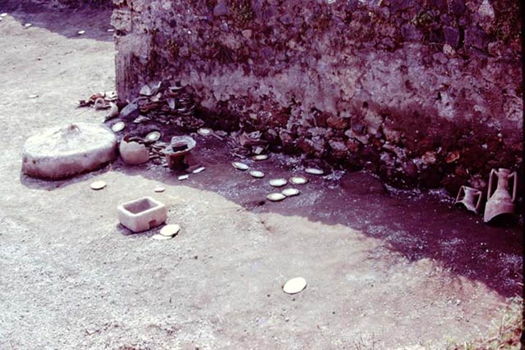 III.7 Pompeii. 1976. Area near south-west corner, once excavated and cleaned. Photo by Stanley A. Jashemski.
Source: The Wilhelmina and Stanley A. Jashemski archive in the University of Maryland Library, Special Collections (See collection page) and made available under the Creative Commons Attribution-Non Commercial License v.4. See Licence and use details. J76f0544