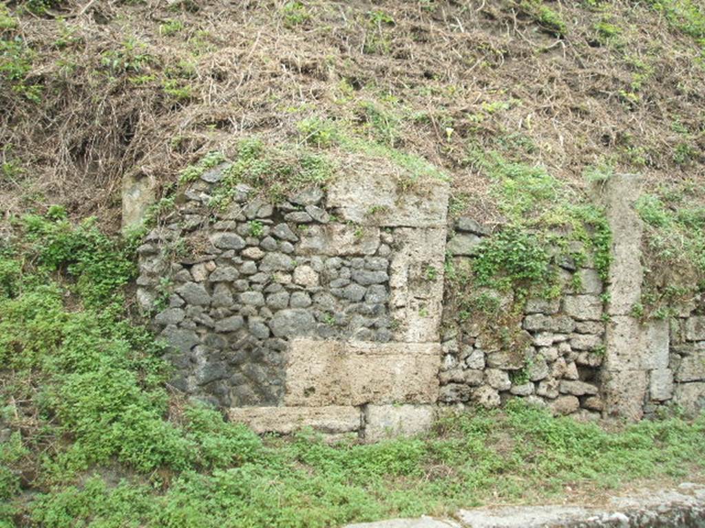 III.9.3 (on left) and III.9.2 (on right) Pompeii. May 2005. Entrance.
