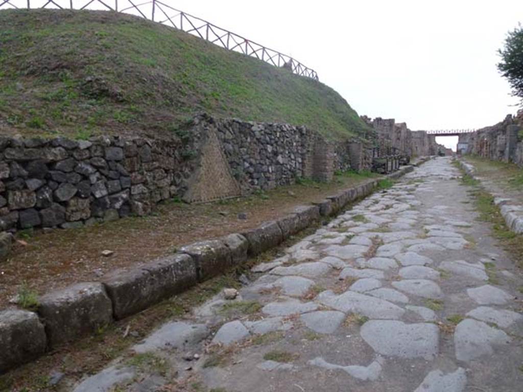 III.9.6 Pompeii. September 2011. Looking west along Via di Nola, from near III.9.6.
Photo courtesy of Michael Binns.