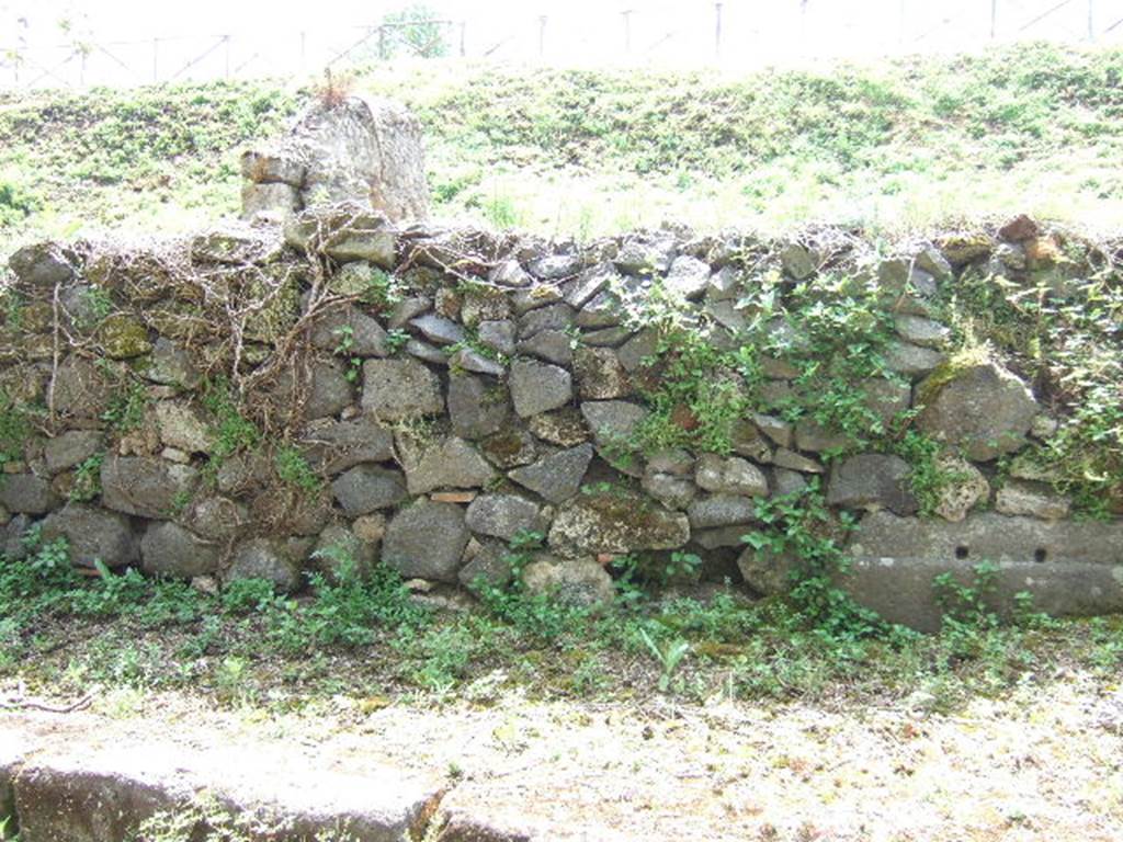 III.10.1 Pompeii. May 2006. Front wall on Via Nola.