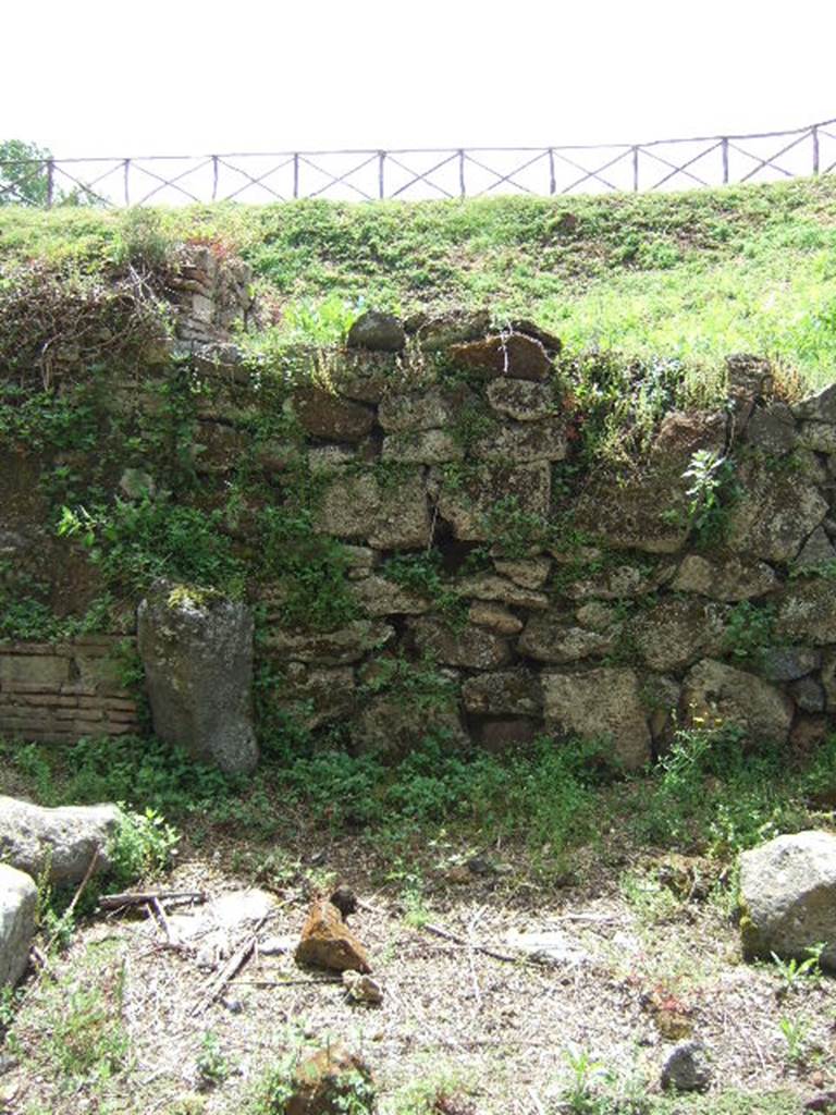 III.10.1 Pompeii. May 2006. Blocked roadway. III.9