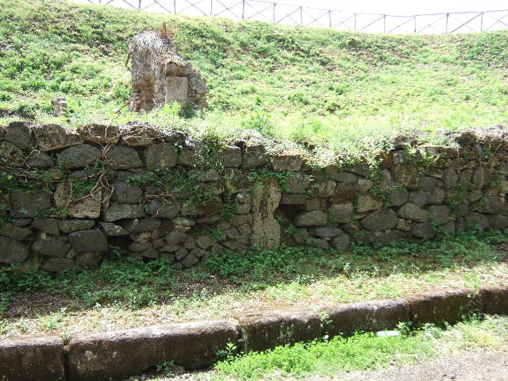 III.10.3 Pompeii. May 2006. Front wall and site of entrance.