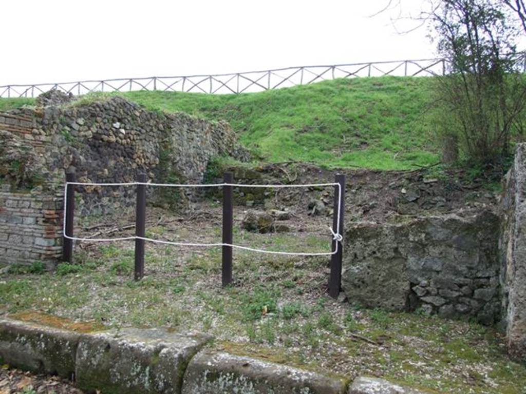 III.10.6 Pompeii. March 2009. Entrance on Via Nola. Looking south to remains of rear rooms (partly excavated).