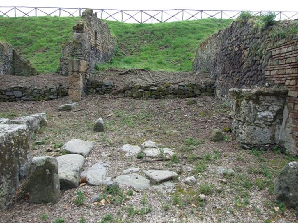 III.11 Pompeii. March 2009. Blocked vicolo or road with street altar. III.10.6